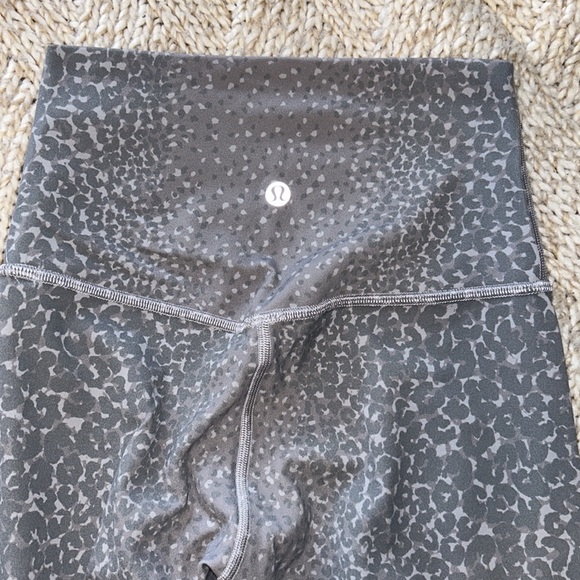 Lululemon printed leggings - Picture 4 of 9